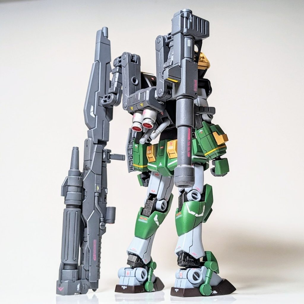 バックショット。武器はハイパーバズーカ、ロングメガランチャー、ビームサーベル×3を装備しています。