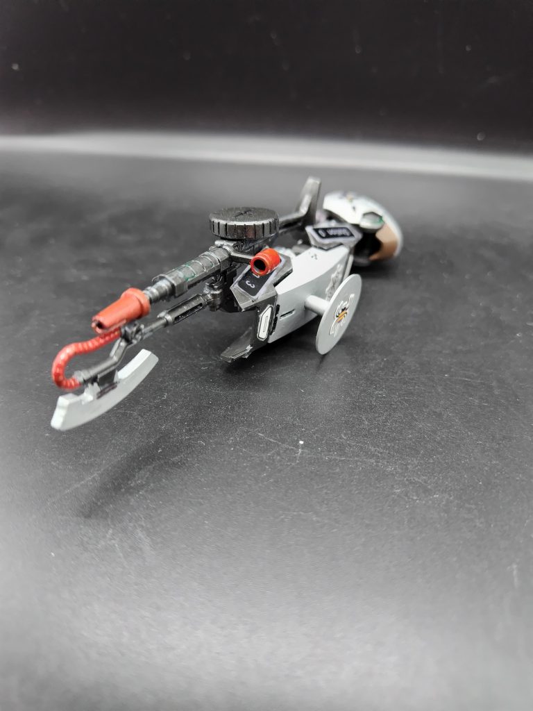 右腕のビームサーベルとシールドの状態です。