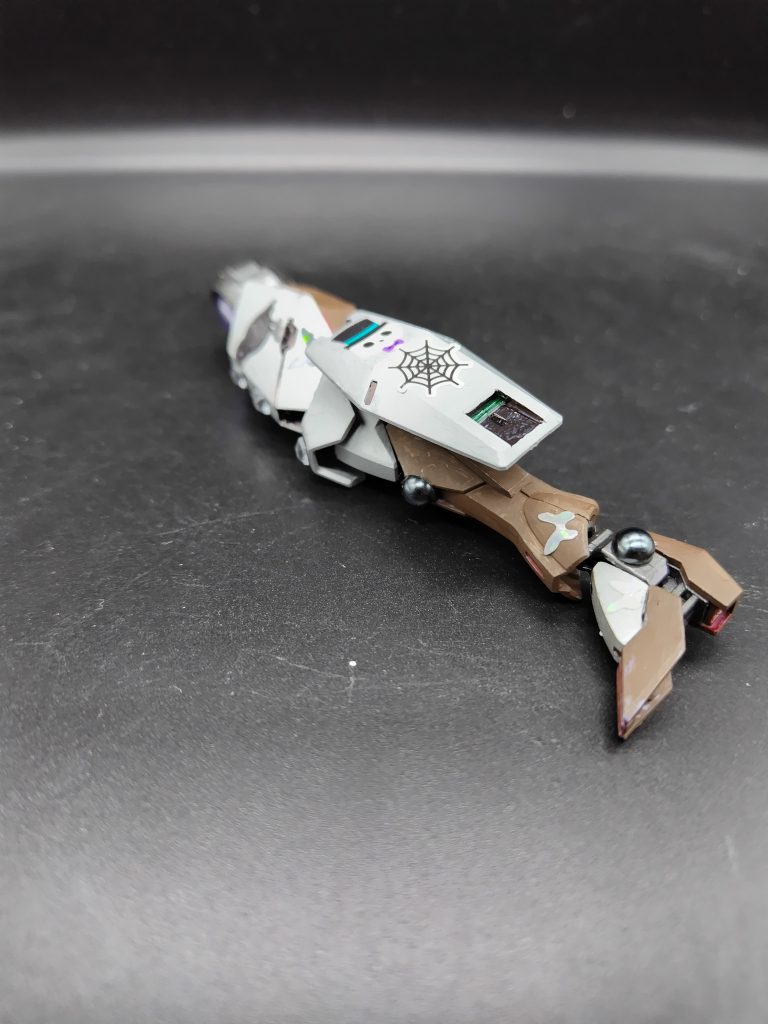 足の塗装とシールの状態です。