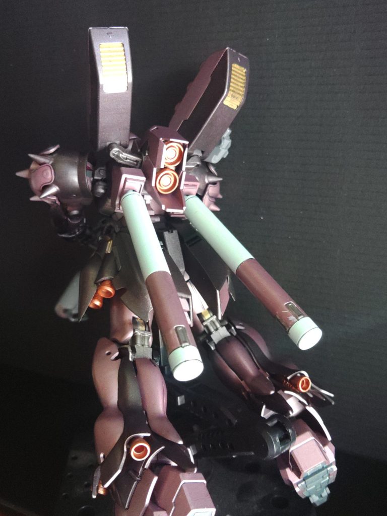 サザビーのファンネルコンテナが「最初からここに居ましたよ」と言わんばかりに普通に馴染むんですよね。