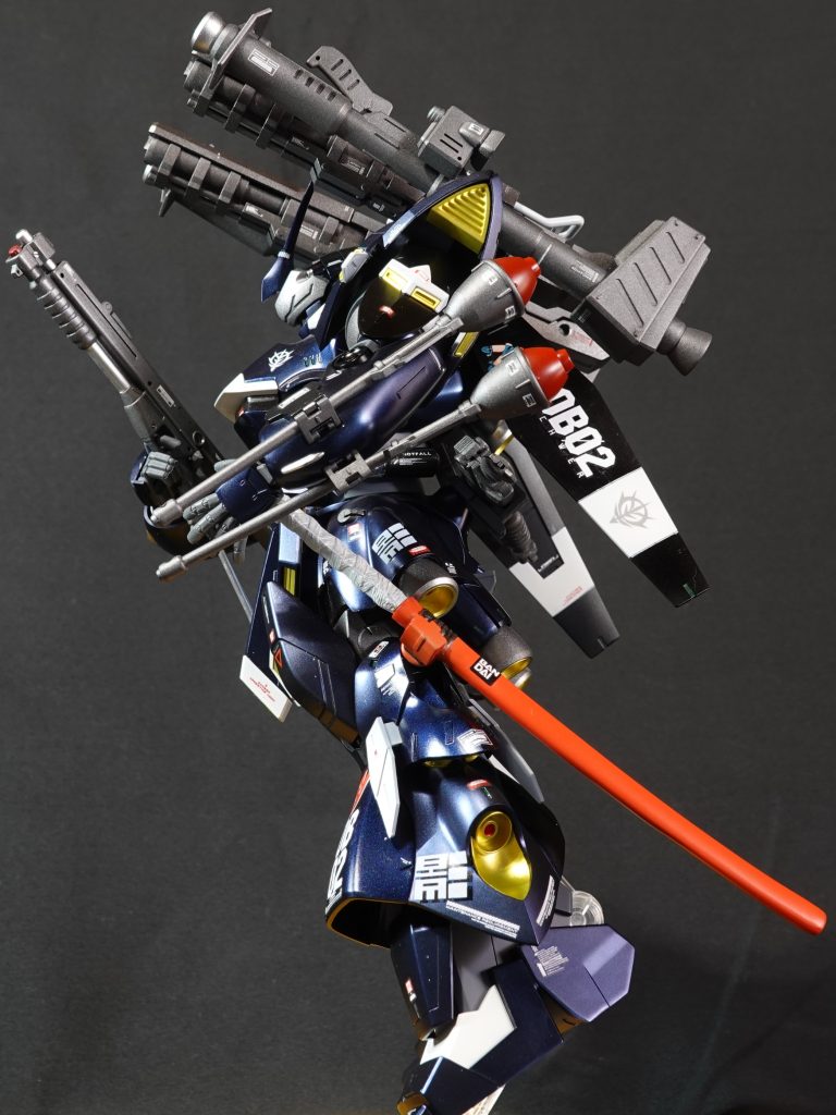 サイドです。日本刀は最初青にしたのですが目立たないので赤(ほむらしゅ)にしました。自己満足ですが、日本刀装備して良かった!