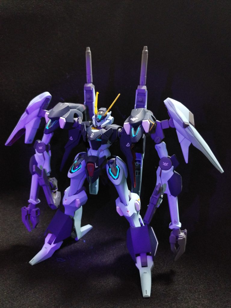 ファラクトから倍近く強化された推力のバランスを取るため、人型からはかけ離れたシルエットになっている。本機がGUNDフォーマットを使用しない理由として・カテドラルとの協定を守り公に最新鋭機として公表するため・その異形さゆえに人機一体となるGUND-ARMとの相性が悪かったなどがある