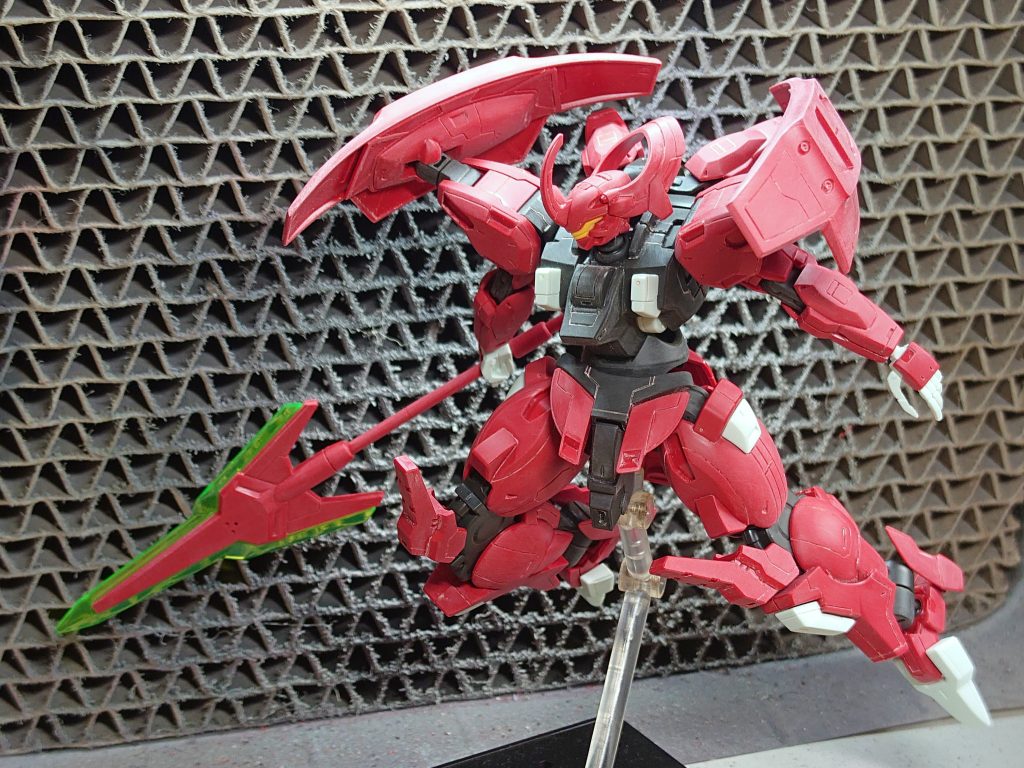 仮組からスジボリを施した状態。製作時間のほとんどはスジボリのパターン考えてる時間でした。