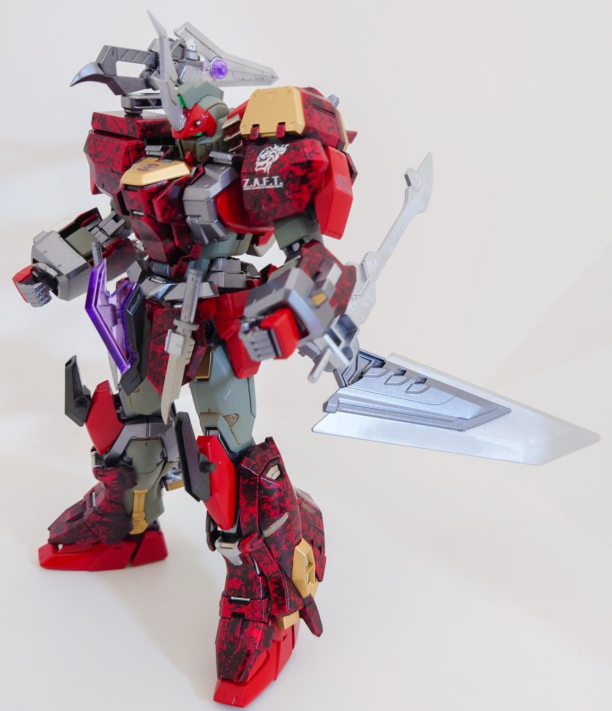 武器その6ソードスラスターユニット背面に着脱可能なスラスターユニットです。