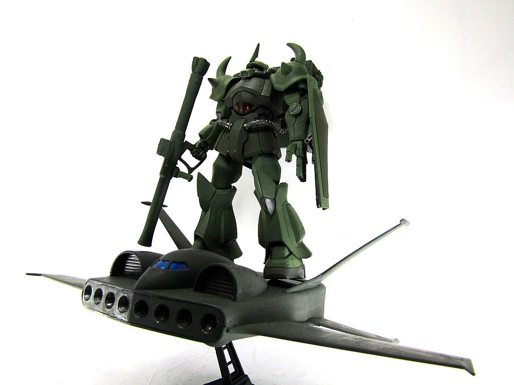 ドダイに乗ってジャブロー上空から降下し、ジャブローの奥深くに潜む連邦軍秘密基地を求めて密林を探検します。