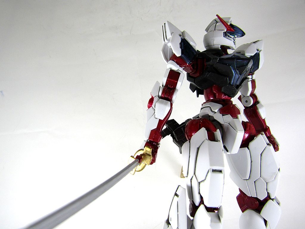 いかがだったでしょうか。レッドフレームっぽくなったのではないでしょか？フェイスの塗り分けがとてもつらかったです。思った以上に細かくて大変でした。True Heart SIX はそれっぽいネーミングになったのではないでしょうか。素直にGrandchildにしようと思っていましたが、ジウにあやかりHEARTを使った方がいいかと思い、こじつけっぽいネーミングに。企業戦争編で主人公を助ける脇役or先輩キャラクターあたりの位置付けかなと思います。