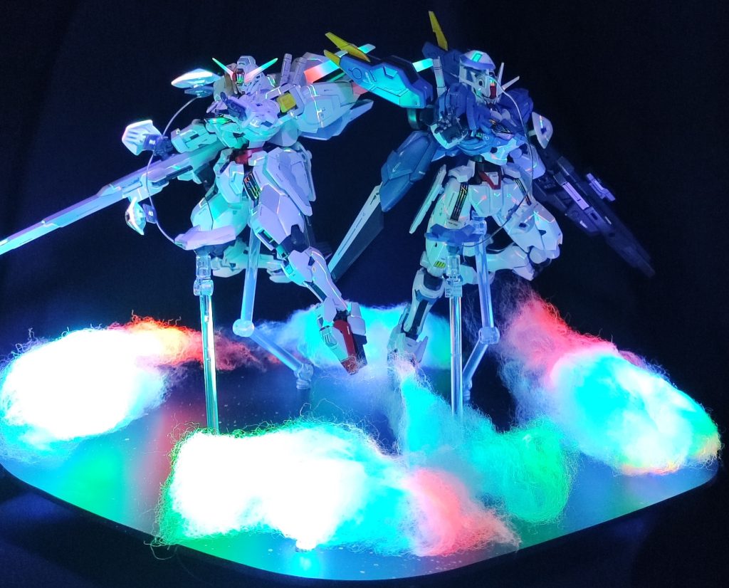 正面二体でビットステイヴを放っているポーズで固定しています。