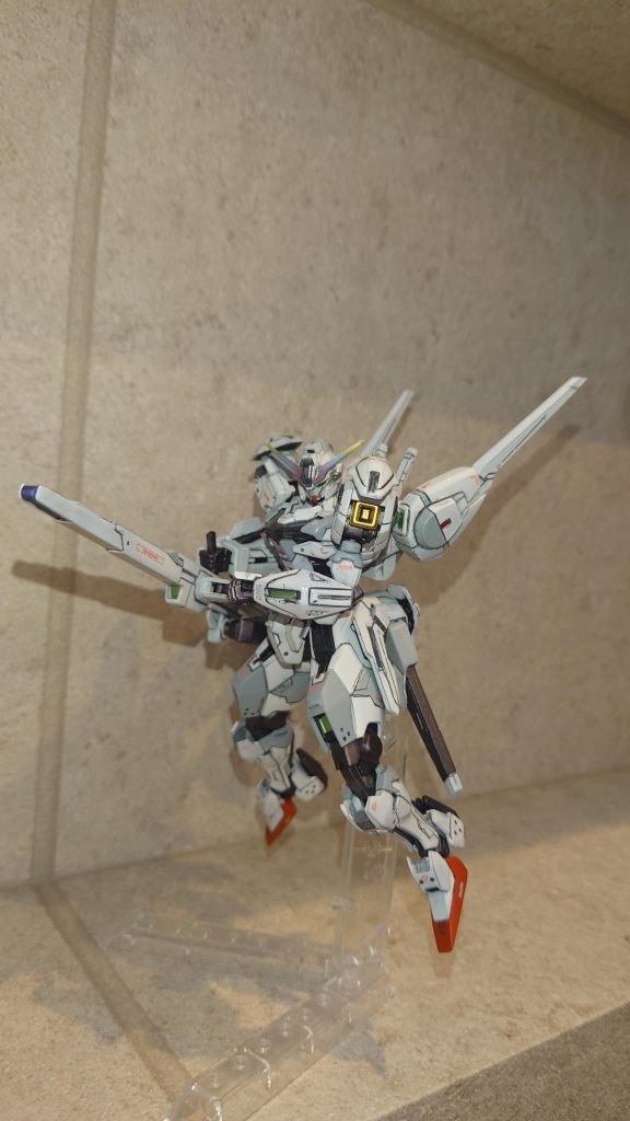 パーツは全て黒サフを吹いてから塗装しました。又、各所肉抜きの穴埋めなどを実施しています。まだまだ下手くそですが、キットの格好良さに助けられて何とか人に見せられる程度には仕上がったと思います。もっとキレイに格好よく制作することを目標に、精進します!