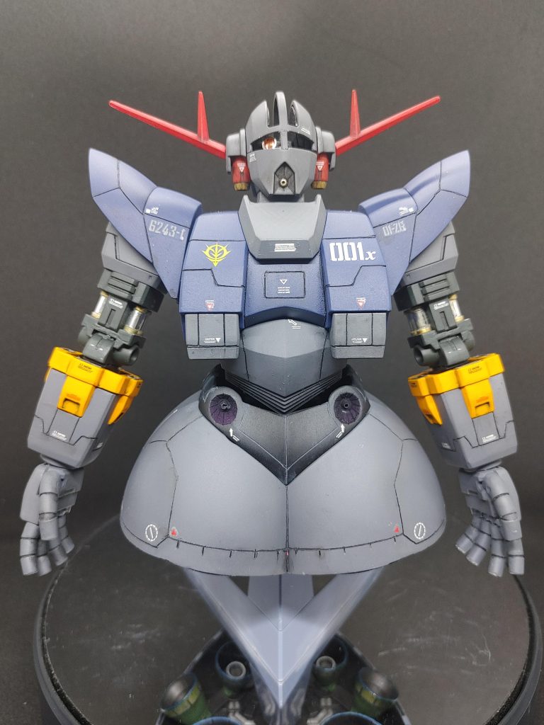 腕部ダクト彫りこみ、腰部形状変更。スジ彫り。いろいろ頑張ってみたけど、やっぱりRGカッコイイな～(T0T) 