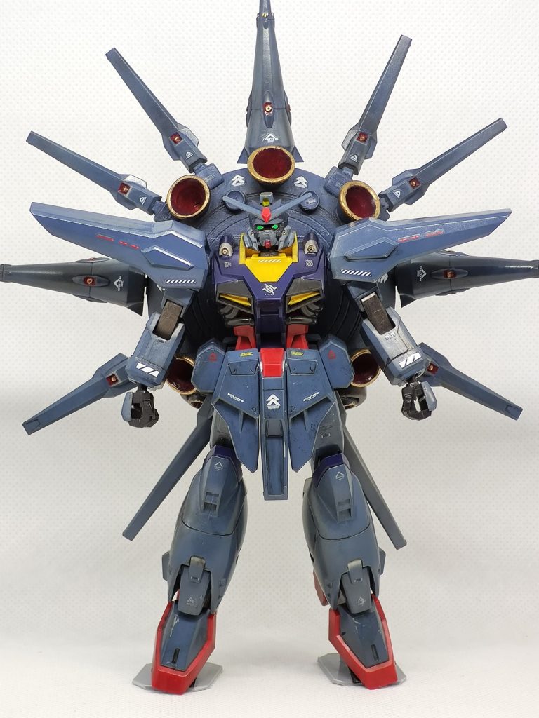 塗装後、デカール貼り。(足先はつま先立ち状態です)