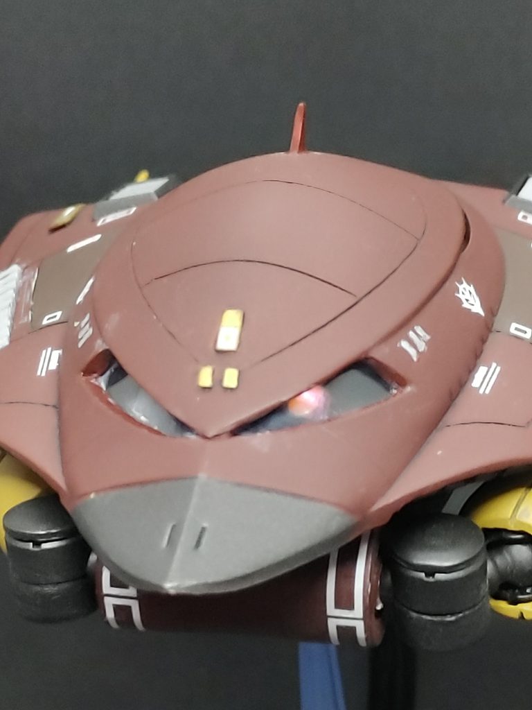 モノアイ初電飾。モノアイカバーを薄いクリアプラ板で作って付けたら、曇っちゃってよく見えなくなりました(T0T)一応左右には可動します。