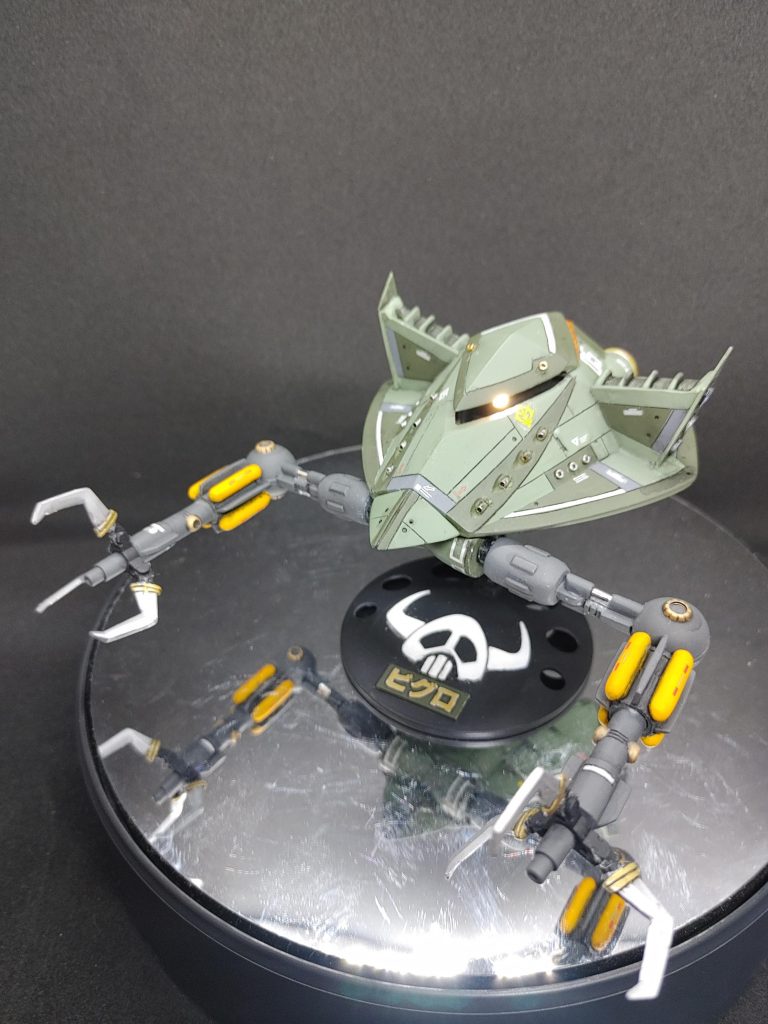 口ばし?はバーニアと同じ工法で差し替えが可能です。爪を可動させたくて、素組RGズゴックから爪関節を拝借して流用。(ズゴックは4本爪になってしまいました。(T0T))