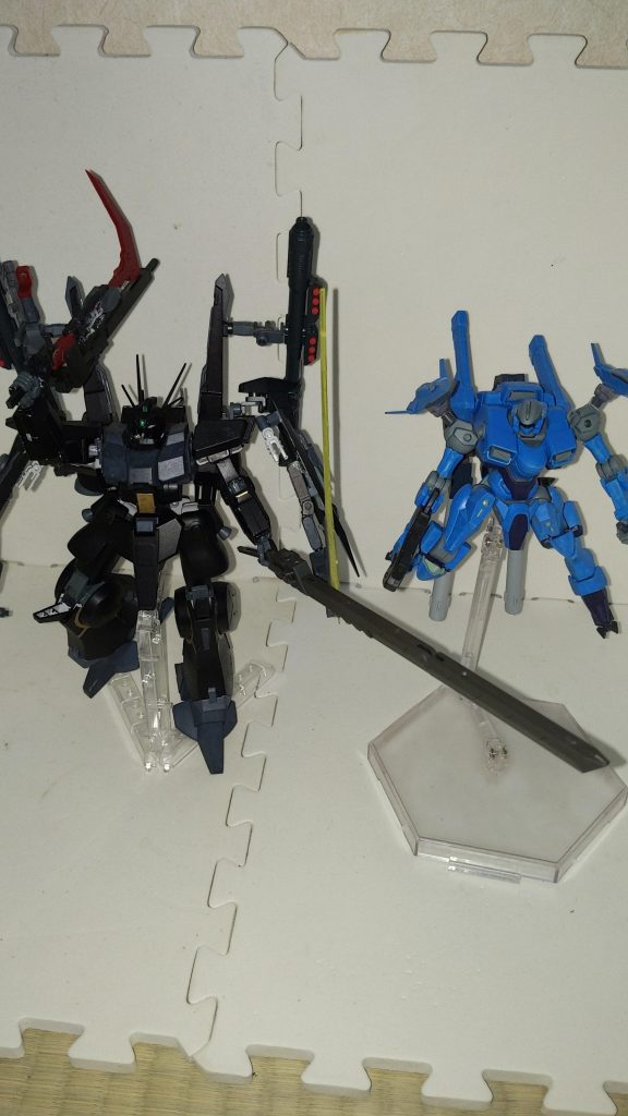 本編イメージ。リタはクロツキともバトルします。全身サイコミュで高耐久高火力高パワーなクロツキのシルヴァ・バレト十六夜に耐久性皆無、火力貧弱、機動力極振りのザウォートレヴはどう立ち向かうのか?