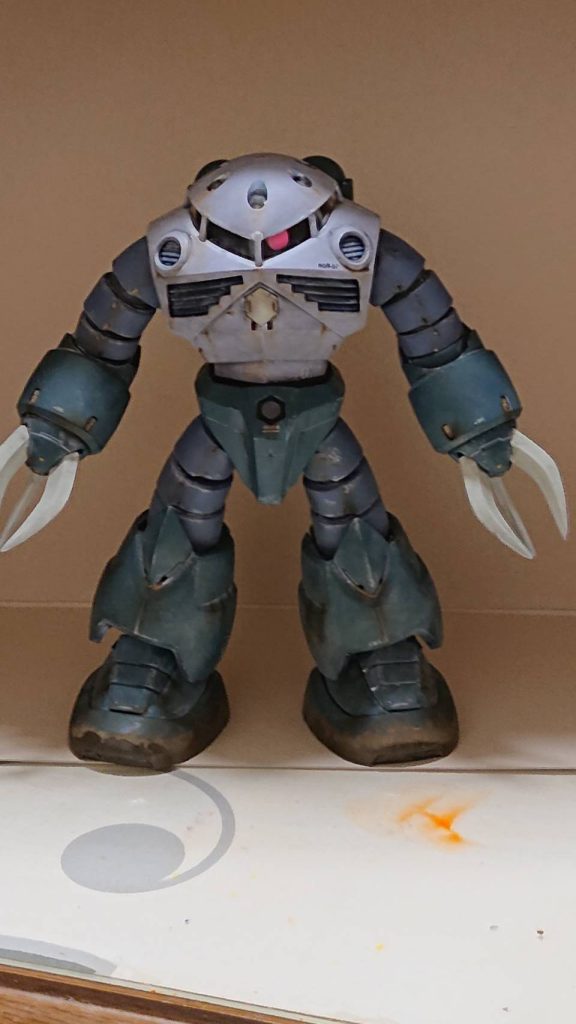 MGズゴックです。こちらも成型色仕上げで軽く汚したお手軽制作です。よろしくお願いします。