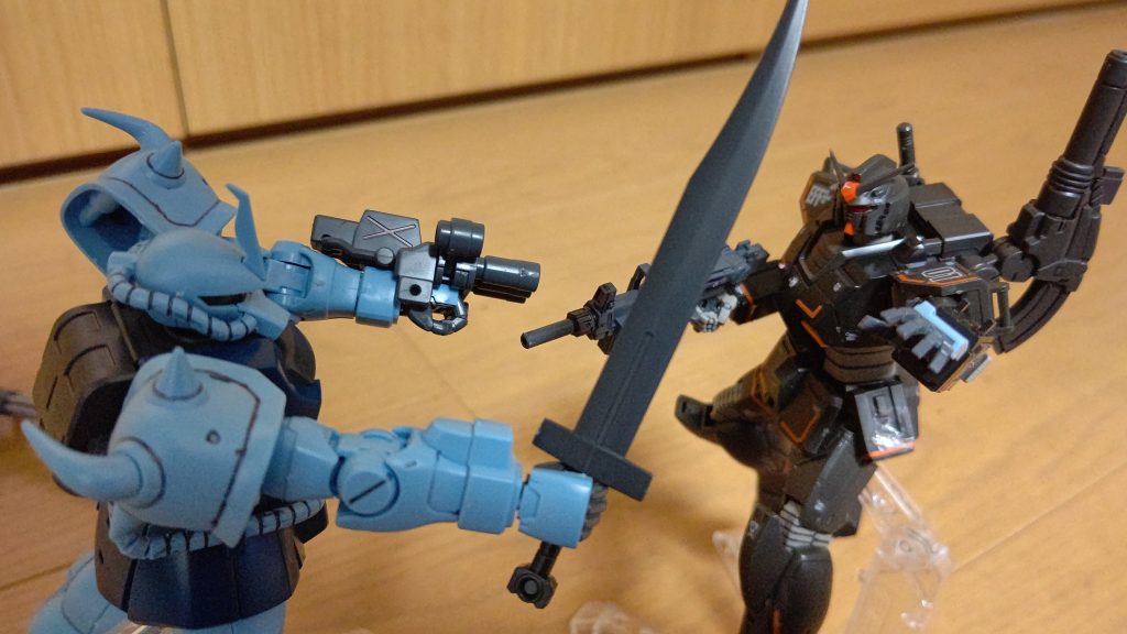 シールドを破壊された局地型に近づき、マシンガンで対応するも破壊され、ヒート・ロッドが振り下ろされ…