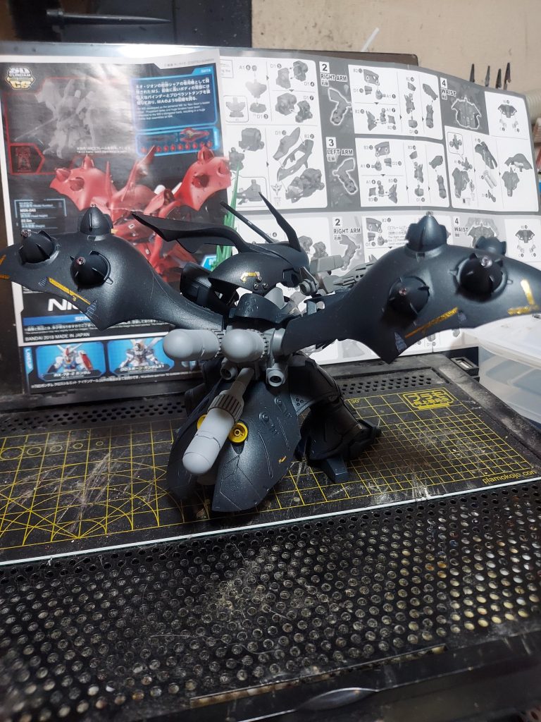 背面のプロペラントタンクが肉抜き穴が酷かったので、コトブキヤの物に変更しています!