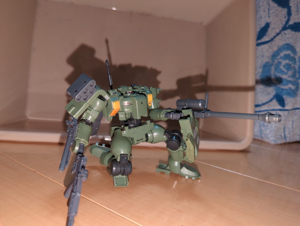 射撃姿勢武装はmsgだったりザクアメイジング、シナンジュのグレネードランチャー(ジャンクパーツから発掘)