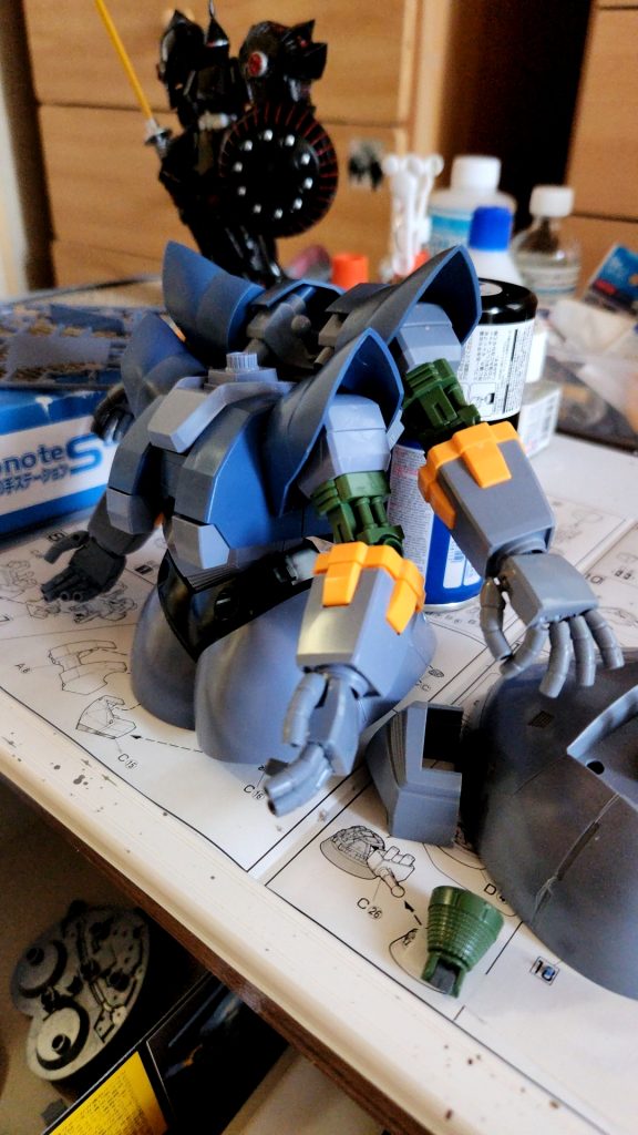 向こうにはギャン様が…