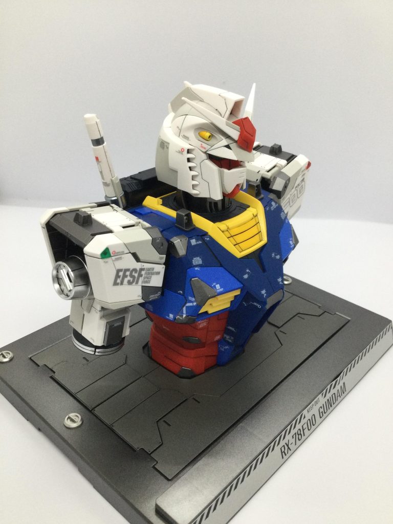 外装は、そのままで部分的に「ガイア スターブライトジェラルミン」「ガイア フレームメタリック1」を部分塗装に使用したぐらいですね。