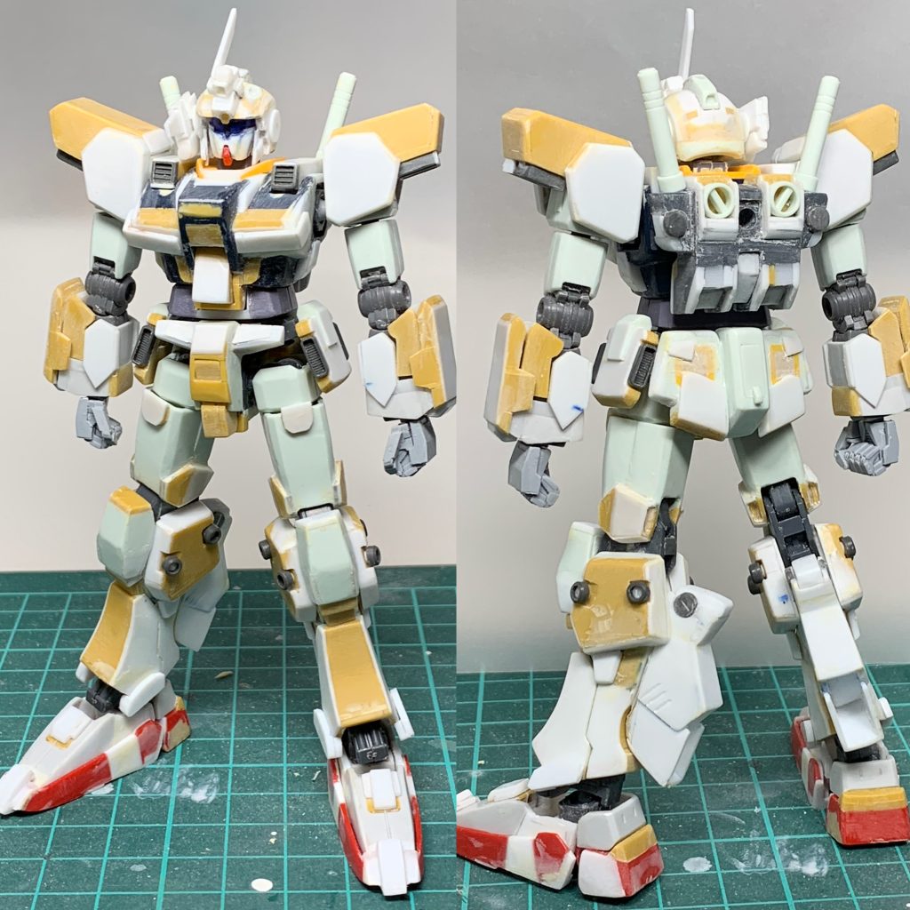 リヴァイブガンダムを芯にしてプラ板、オプションパーツを貼り付けたって感じです。