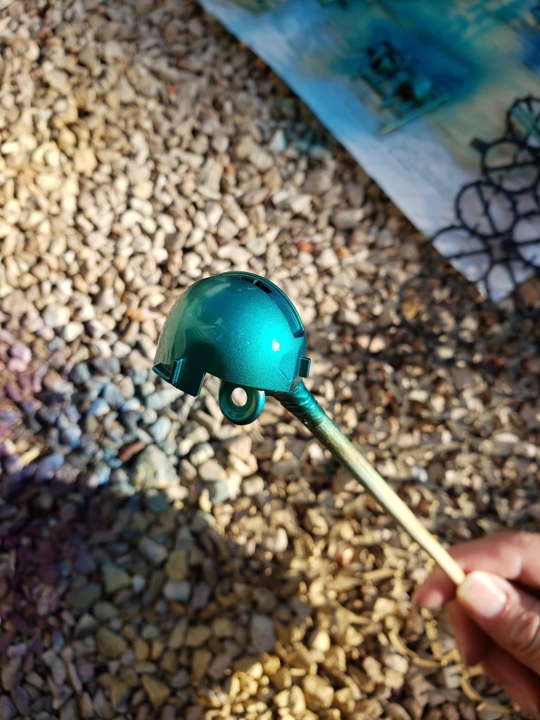 キャンディ塗装を目指してブルーにしたかったのですが、初の挑戦だったので…ゴールドを下地にクリアーブルーを吹いたら…そらグリーンになるわなとやってみてからきづく失態