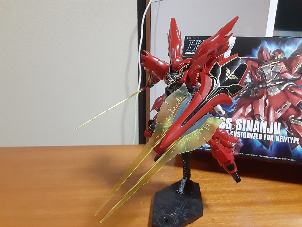 このトマホークとシールドの組み合わせがめっちゃ好き、ロボット魂のポージング参考に