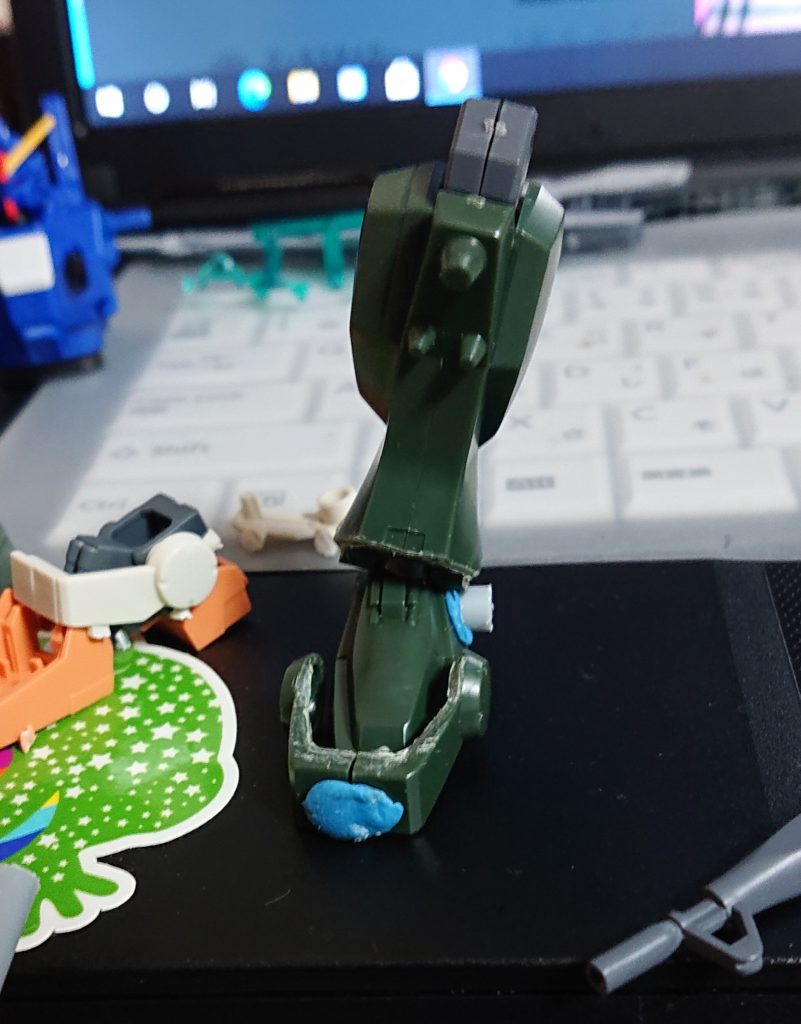 まずはアンクルアーマーを待ち針ケガキでバラして見ました。