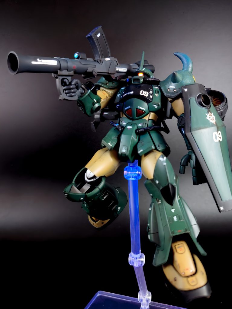 ウェポンキットから流用したバズーカ。このショートバレルが個人的に一番好きです。