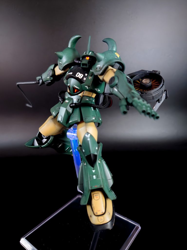 せっかく普通のマニピュレータも作ったんだから、面倒くさがらずに撮影の間だけでもガトリング砲を移植すればいいのに…こういうところに性格が出ますよね～