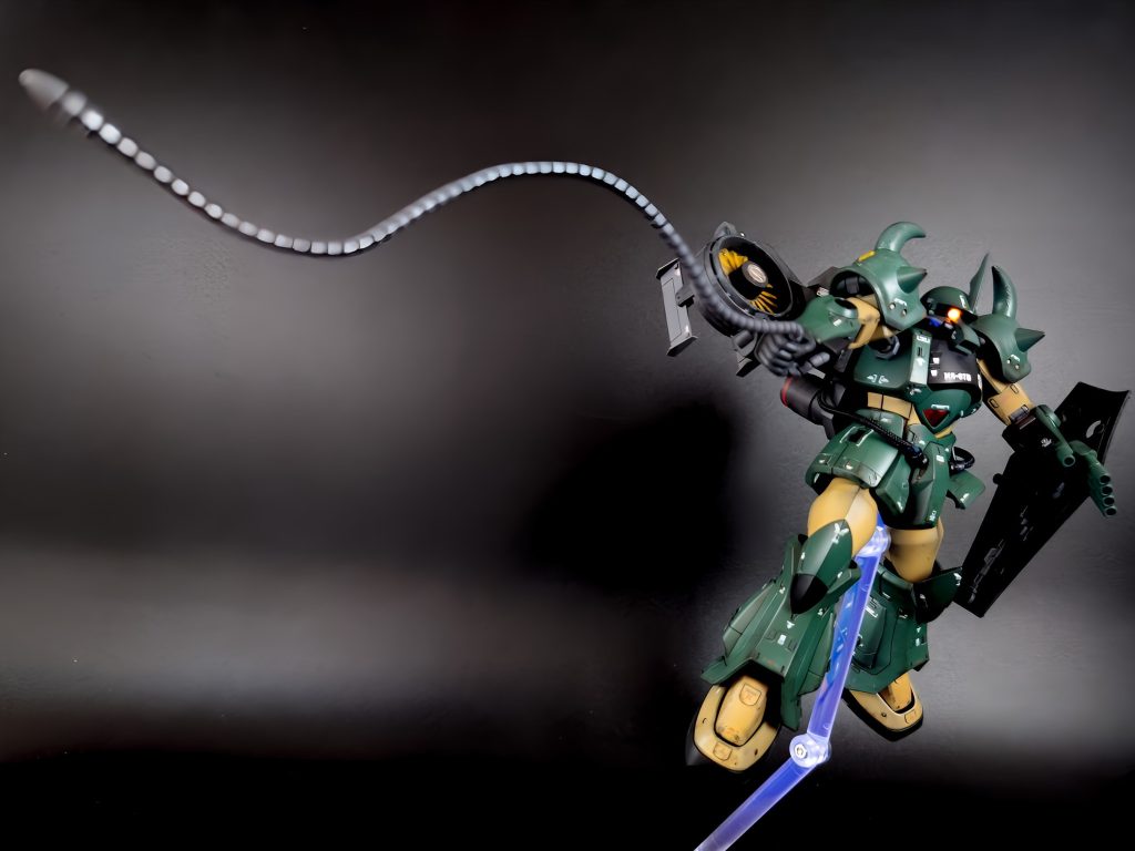 きちんと下地処理すれば軟質素材も怖くない！ある程度ならグニャグニャ曲げても塗装が剥がれる心配はございません。