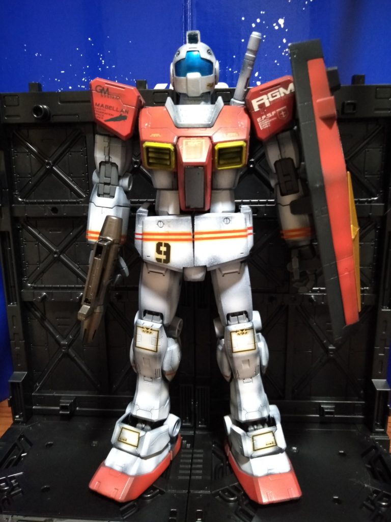 まぁ同じような事をおこなった方にはお解りですが、元々は40年前のキットへのデカールなので、採寸が合って無いような感じなので、結構構図が狂いますよね?           カメラアイはエナメルクリアです。