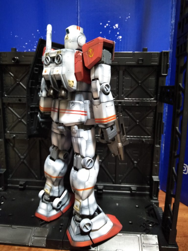そういう脳内設定なので、スプレーガンもやっと練習用のダミーガンから支給されたばかりだから、銃身は焼けてません。