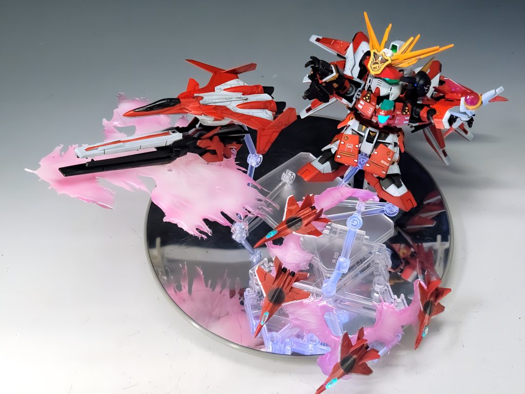 バトルイメージエフェクトはレジンで作成してます。ジークフリードとロングレンジフィンファンネルは合体します。1人で小隊の戦い方ができる感じです。