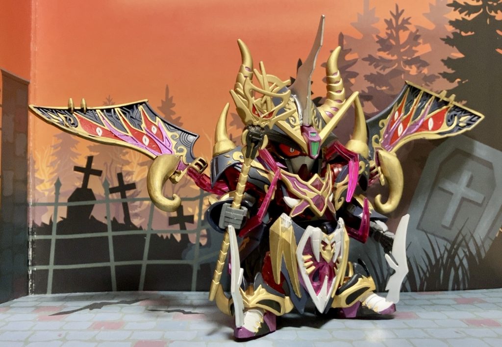 マントの裏面おしゃれすぎ～！マントのくるんとしてるトゲも大胆に肉抜きされていたのでパテで埋めました。