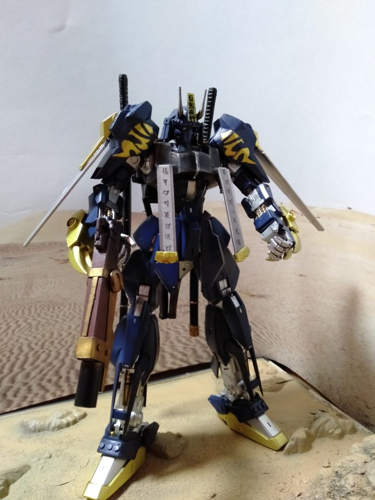 胸部の梵字は市販の梵字テープを使用、他はすべて手書きしました・・・ッだって、売って無いもん‼(笑) 百鬼弾は設定画からリアルの落としたら~と考えて制作しました、BB弾は出ませんがwww