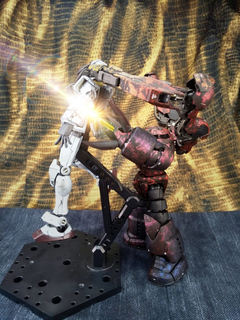 『次は後ろにも目を付けるんだな、アムロ』