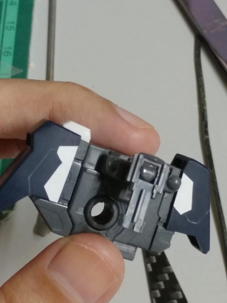 Waist armor details up