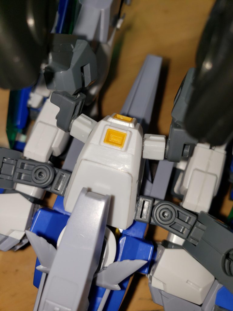 バックパックです。  EGνガンダムの肩パーツを使ってます。ちなみに、この形状がいちばん理想的だったので、過去のヴァルキリーシリーズも正直全部これにしたいです...w  あと、のちのち副翼の接続部のパーツを変更します。もっといい感じの接続パーツ見つけたので。