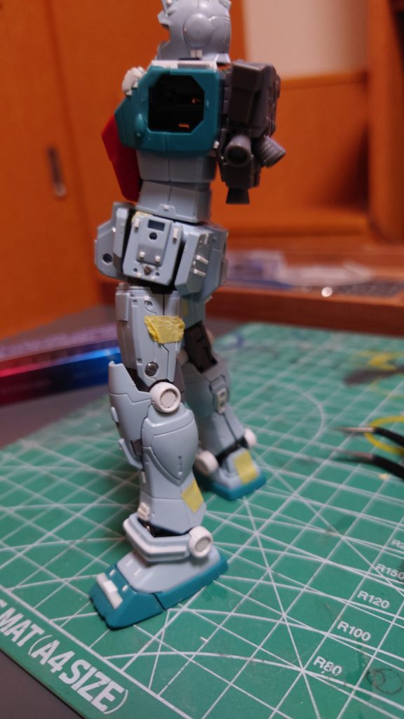 サイドアーマーもいつもの様に貼り貼りとしました。裏側も仕上げてるが完成したら見えないねwww