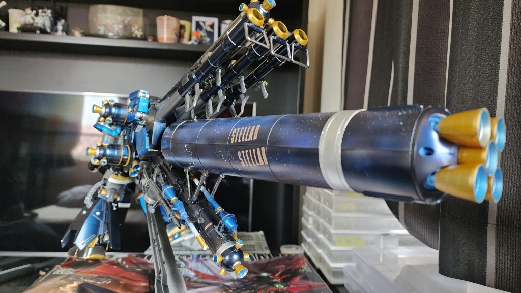 1番力を入れたのは、最大の特徴かと思えるプロペラントタンクの塗装ですかねタンクの塗装に差し掛かる時にふと降りてきた「宇宙塗装」の概念……初心者なりに手探りでやってみました!「Stellar Stellar」の文字もデカールでペタペタ(本音を言えば、もっと大きなデカールにしたら良かったかも)