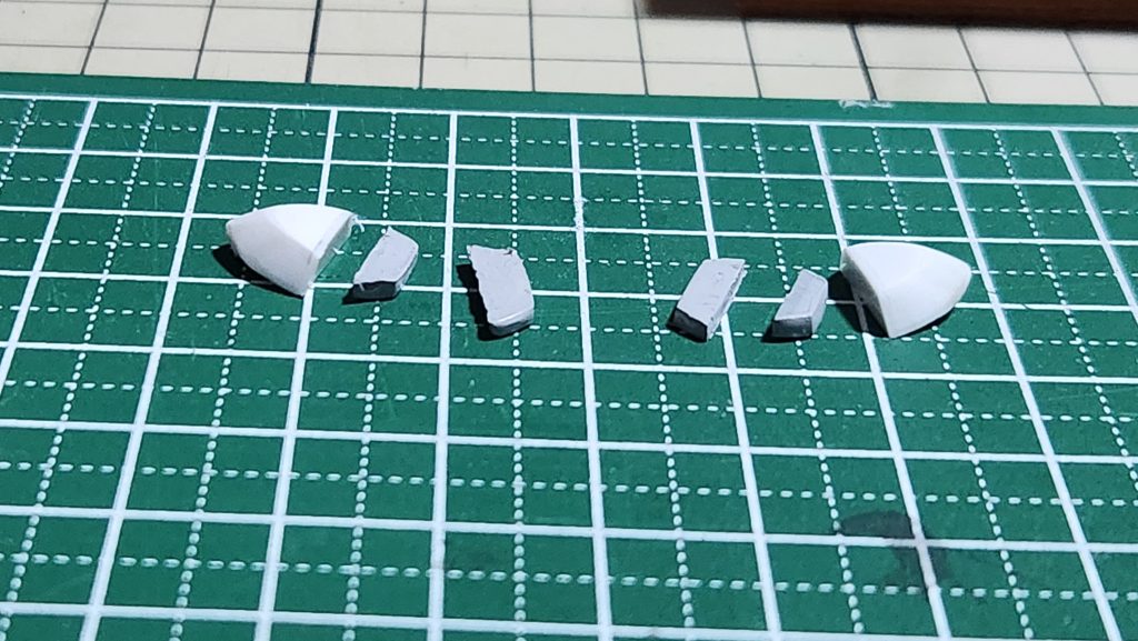 肩上部のシェルユニットは一部をプラ材で作り直しました。