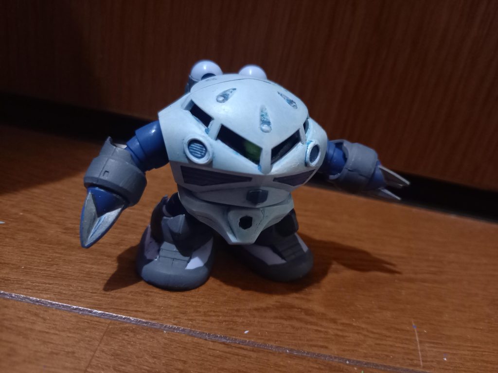 ズゴック　モノアイはくり貫いてポリキャップで作成オフホワイトで塗装後シェードブルーでウォッシング