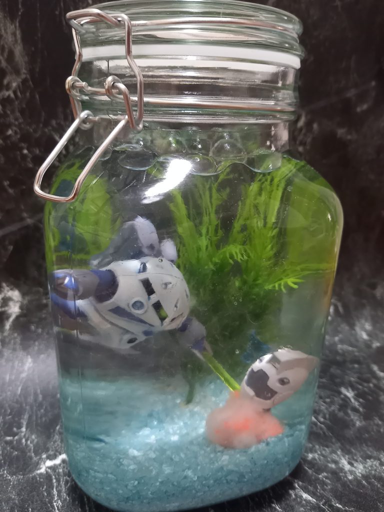 水中の攻防　瓶詰めジオラマ–5枚目/制作者：ブルックコバヤン