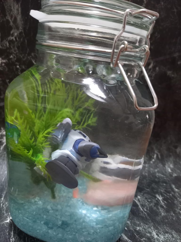 水中の攻防　瓶詰めジオラマ–2枚目/制作者：ブルックコバヤン