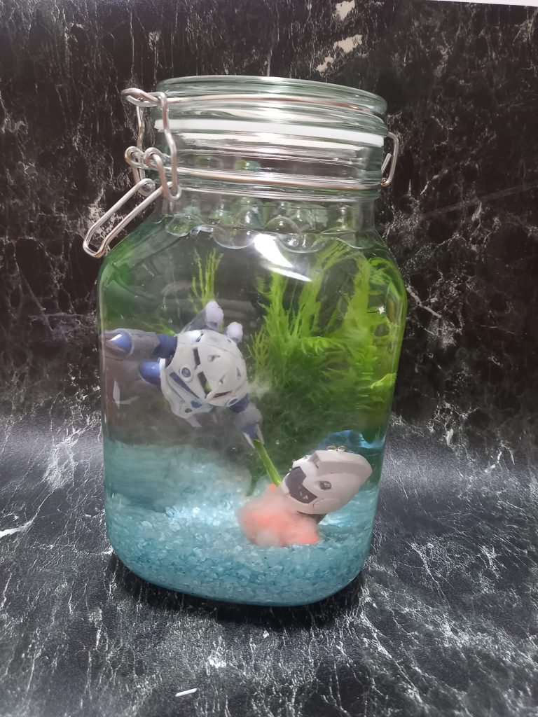 水中の攻防　瓶詰めジオラマ–4枚目/制作者：ブルックコバヤン