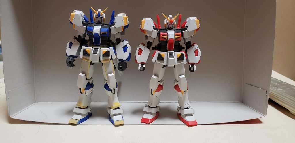 プロポーション改修後の4号機と素組みの5号機の比較