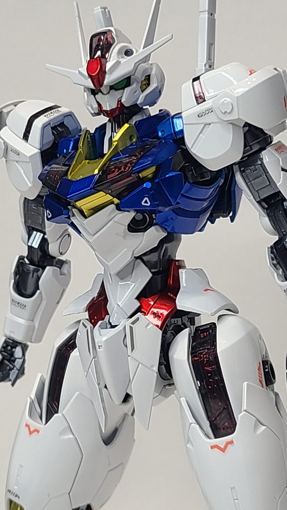 青と赤はキャンディ塗装してますサフ吹いてからスターブライトシルバーにそれぞれ青と赤のクリアカラーです白はセミグロスホワイトですただ半光沢なのでピュアホワイト(光沢)でも良かったかなと