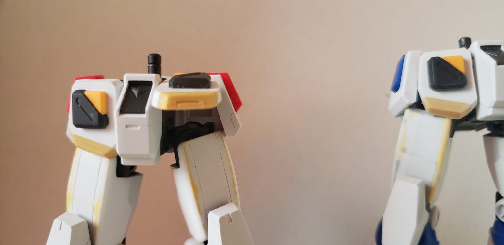 股関節のスカスカ対策でフロントアーマーを2mm延長して軽くディテールも追加。