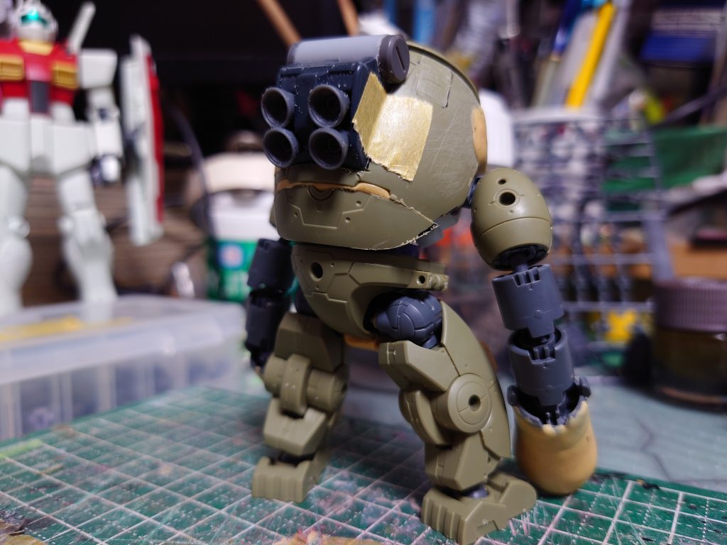 後ろ姿。ランドセルの基部にザクのパーツを作ってます。(ここだけガンプラ)