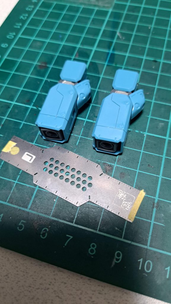 今回、スジボリ堂さんのガイドを使ってスジボリしました。不器用な自分には必須のアイテムだと実感しました。クランクの位置もガイド通りに彫ればしっかりと決まるので、製作途中の迷いが減るのも大きなメリットでした。